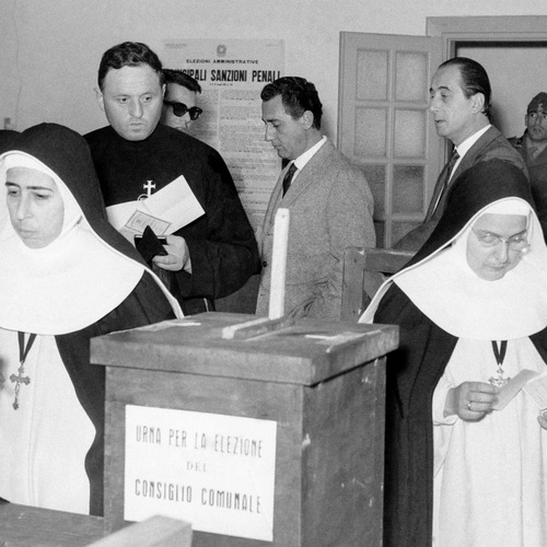 Alberto Sordi vota alle elezioni comunali, 6 novembre 1960 - Centro Studi Archivio Comunicazione Università di Parma, Fondo Publifoto